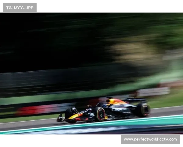 维斯塔潘冲线后车队无线电欢呼，红牛维修墙沸腾瞬间